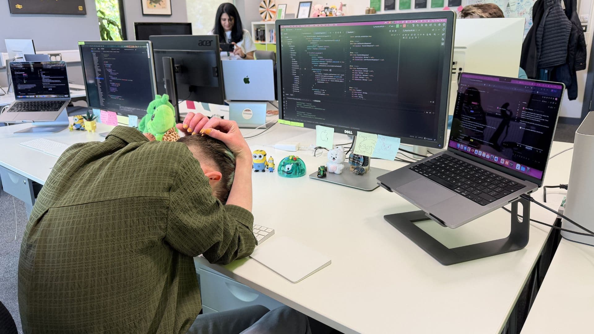 Android developer head on desk whilst trying to resolve an app which has not been updated for years